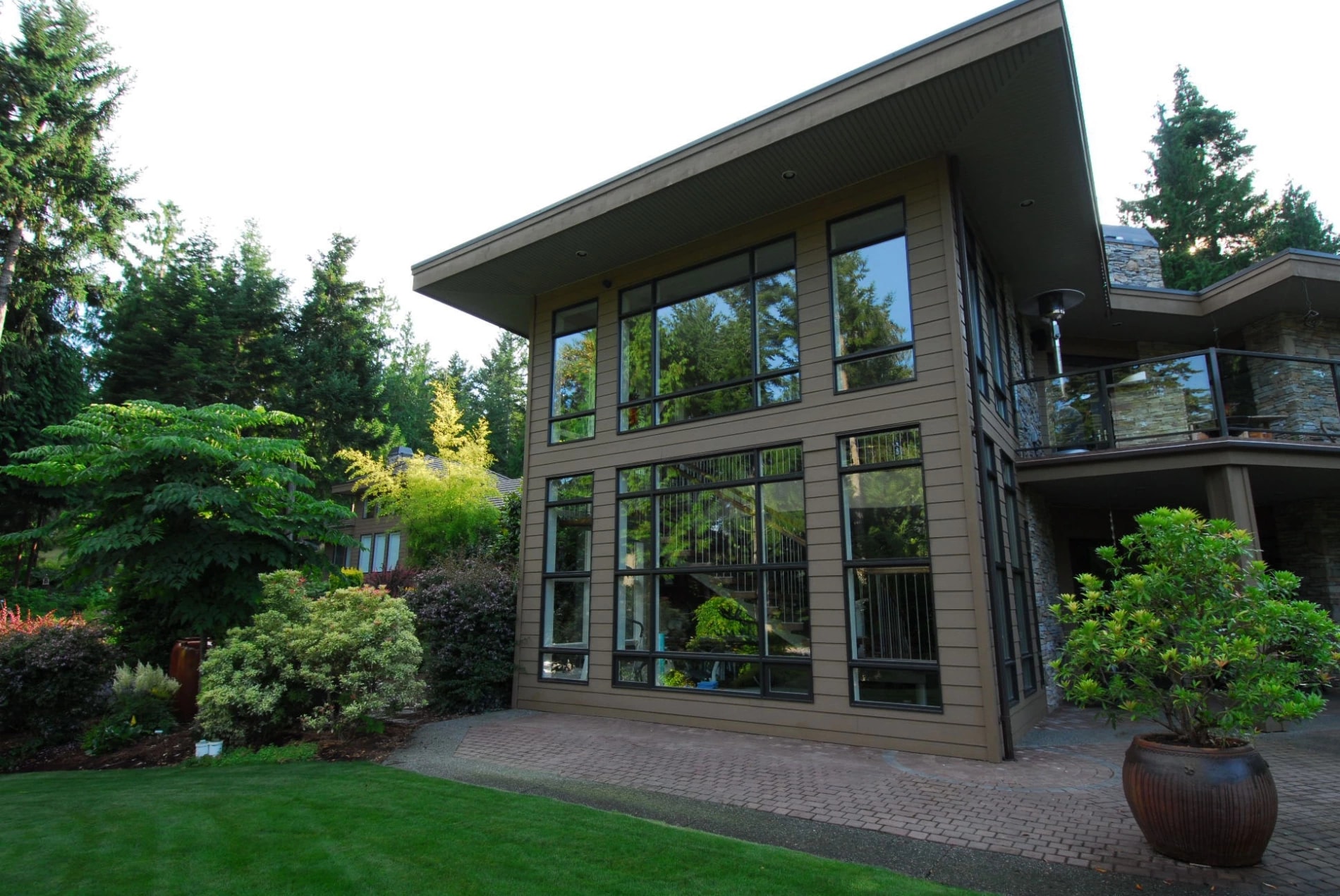 featured image for portfolio project "Maple Bay Home"