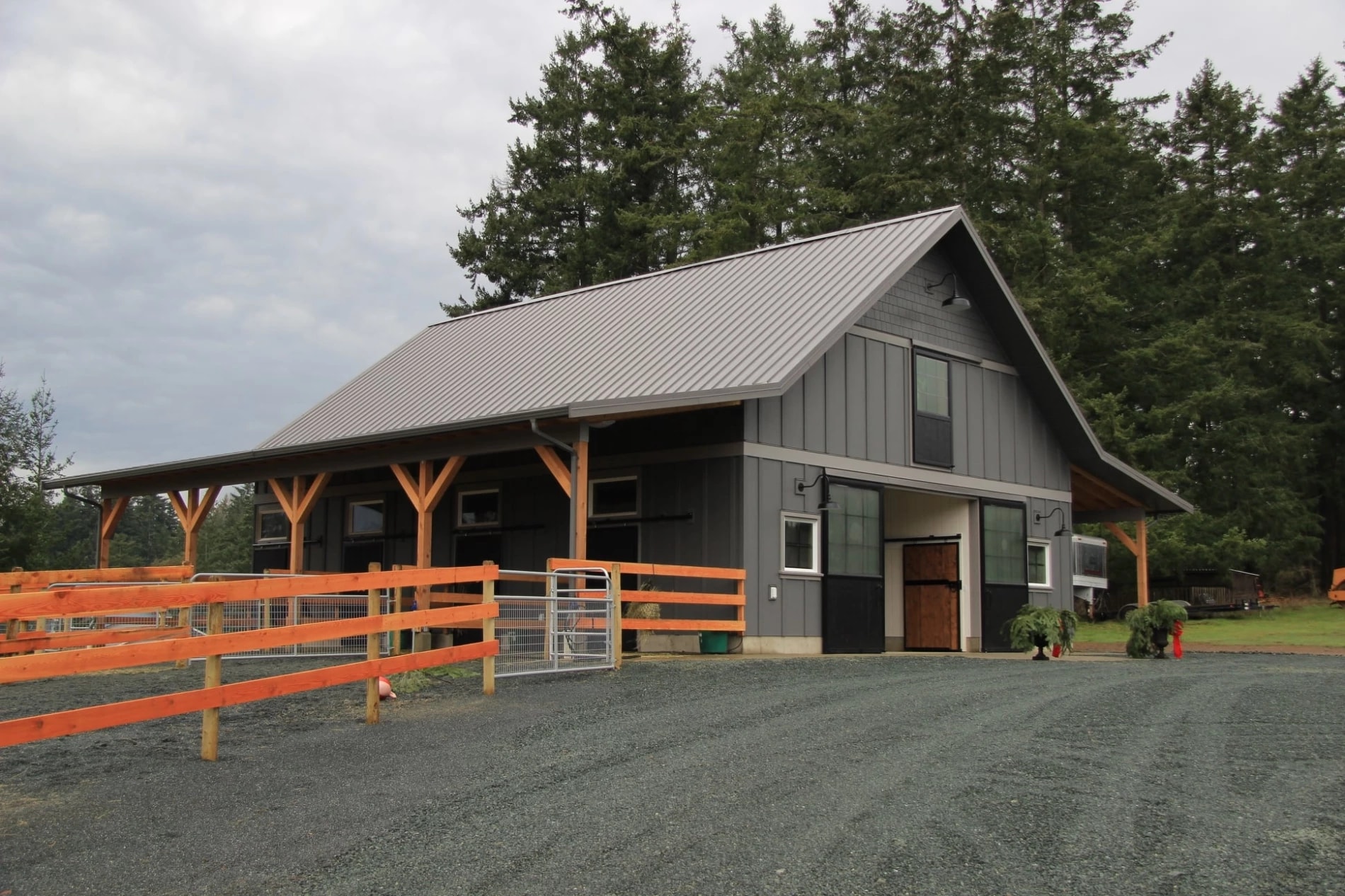 featured image for portfolio project "Stamps Road Equestrian Barn"